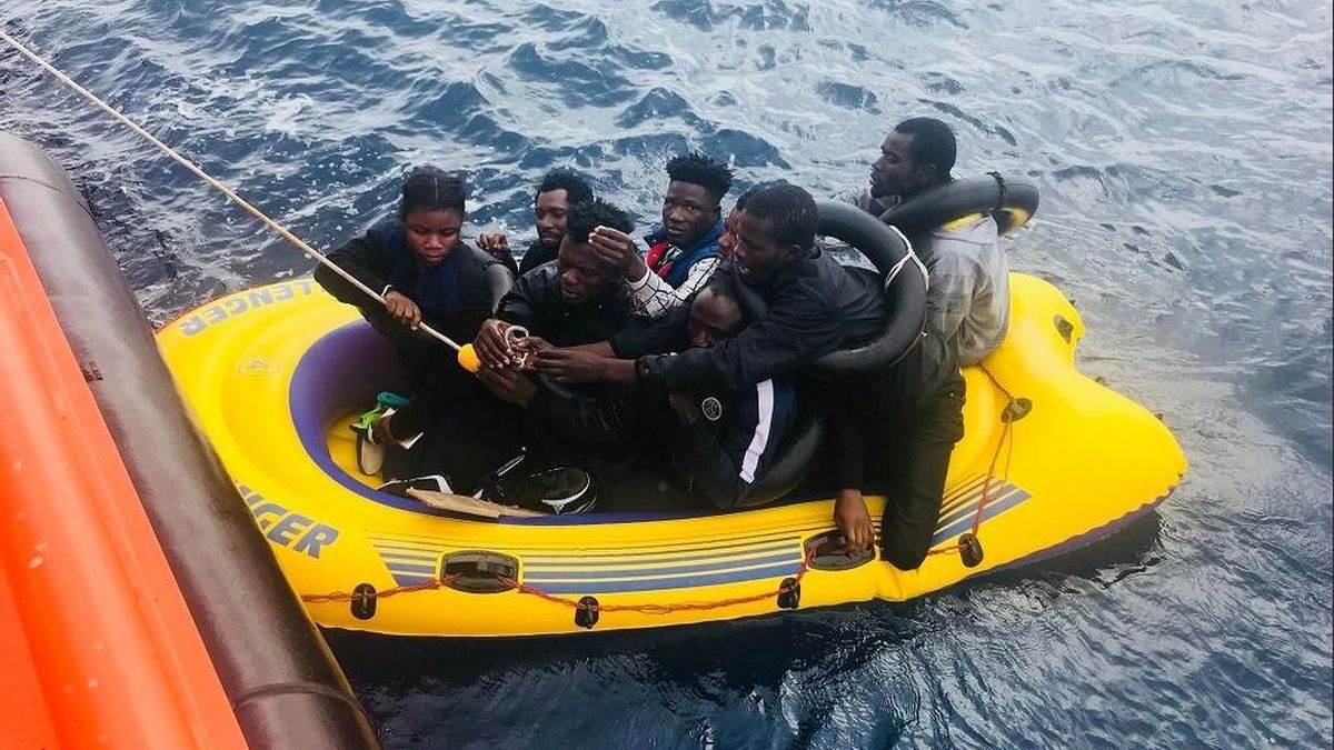 (Resumen) Rescatadas desde el sábado casi 500 personas de varias pateras en el Estrecho y Mar de Alborán