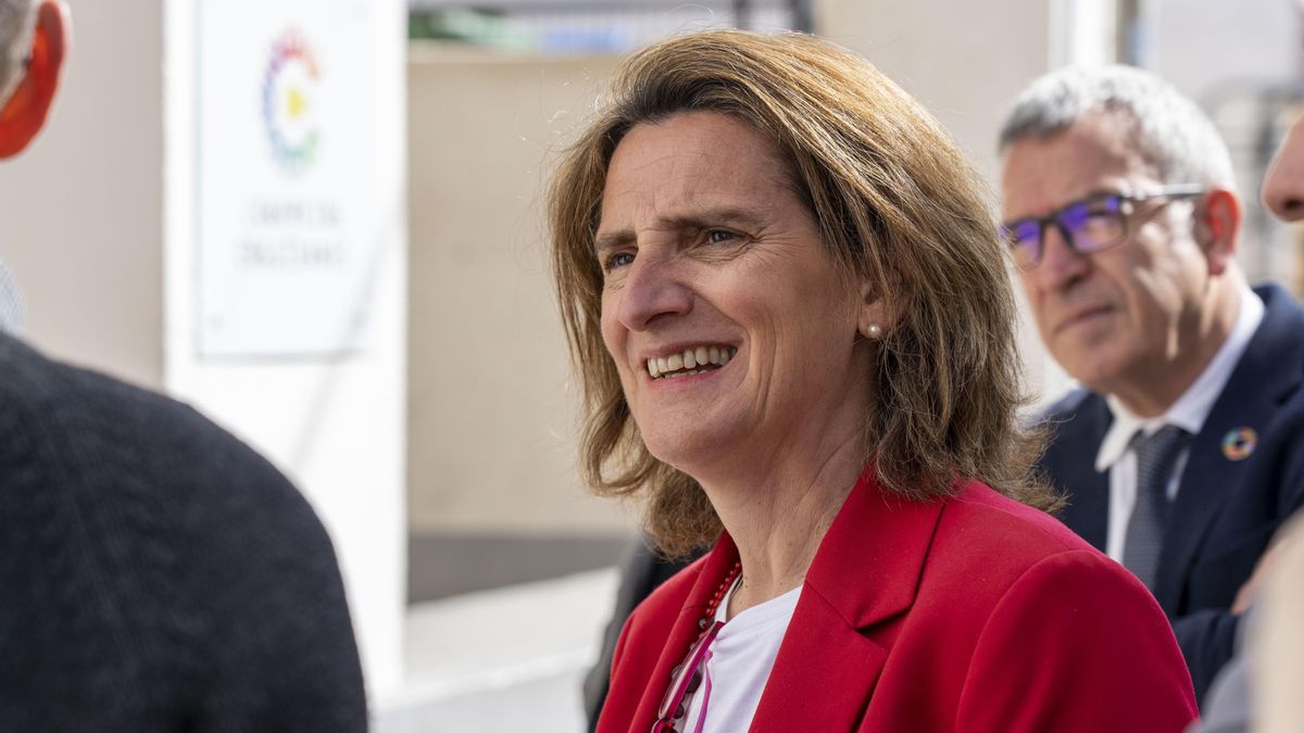 La vicepresidenta y ministra para la Transición Ecológica y el Reto Demográfico, Teresa Ribera, en Enguídanos (Cuenca)