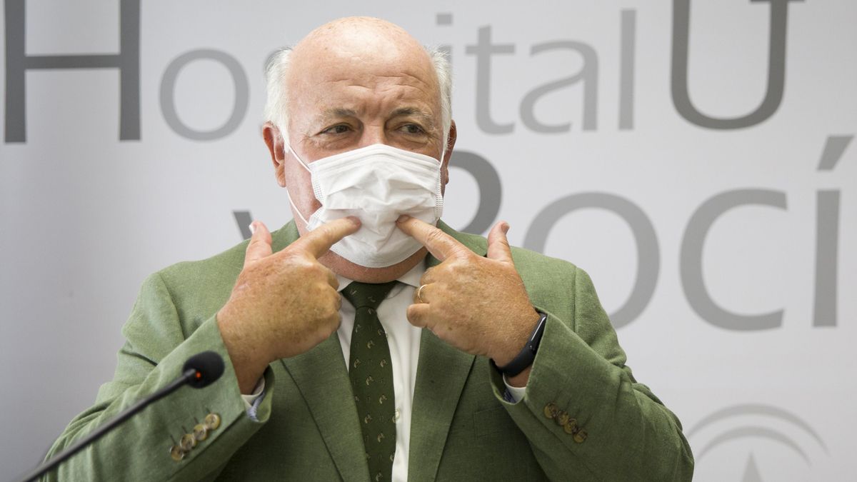 El consejero de Salud y Familias, Jesús Aguirre, en rueda de prensa, foto de archivo