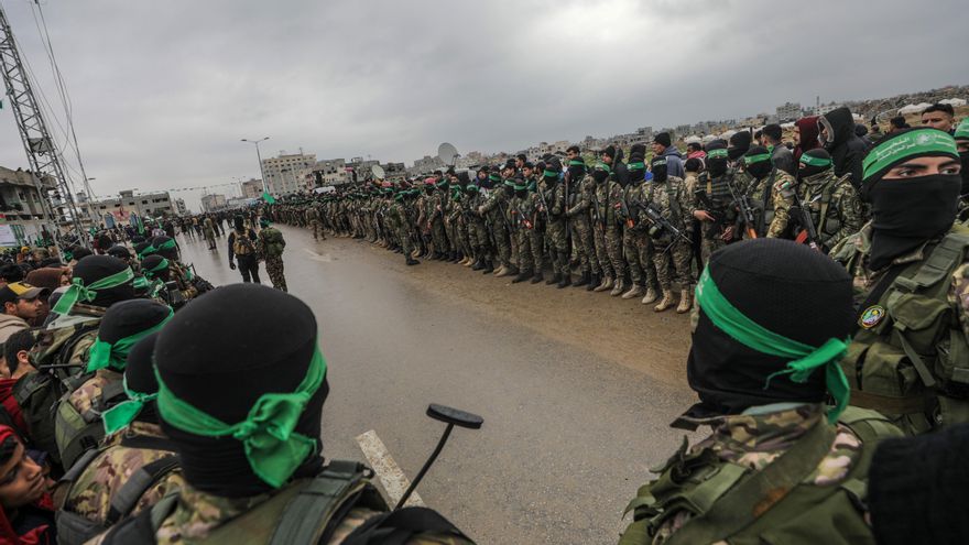 Fotografía de archivo de milicias de las Brigadas de Al-Qasam, brazo armado del movimiento islamista Hamás. EFE/MOHAMMED SABER