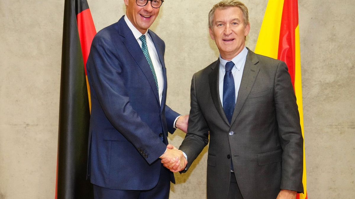 El Presidente Del Partido Popular, Alberto Núñez Feijóo, Mantiene Un Encuentro Con El Presidente De La CDU, Friedrich Merz, En Berlín.