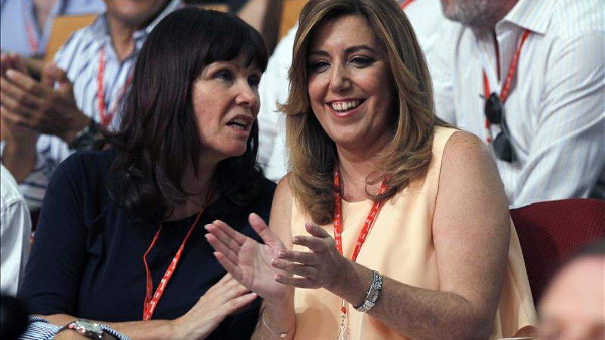 Micaela Navarro, junto a Susana Díaz