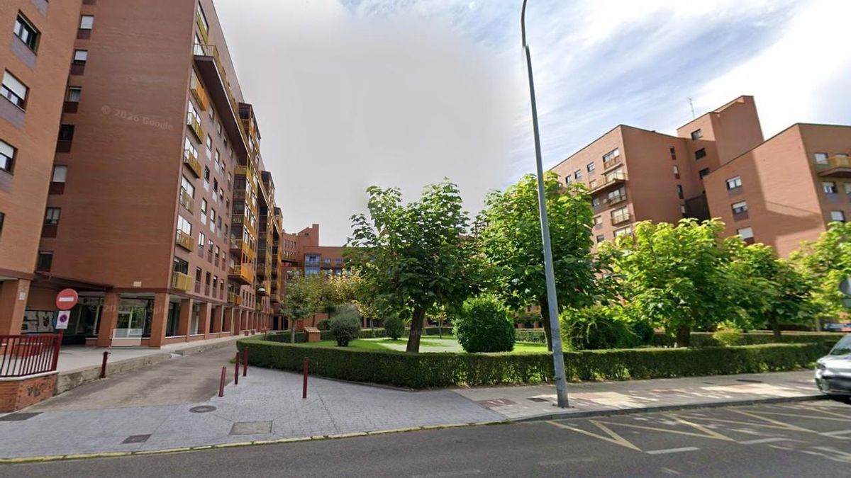 Tres afectados, uno hospitalizado, en un incendio producido por una sartén en la Plaza Bierzo de León