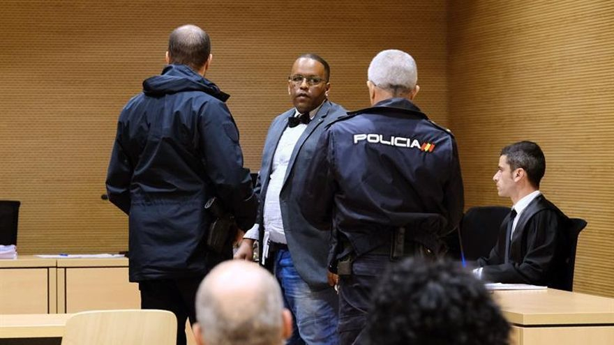 El fiscal pide al jurado que condene a Yassín O. por asesinar de 43 puñaladas a un vigilante de seguridad en Tafira