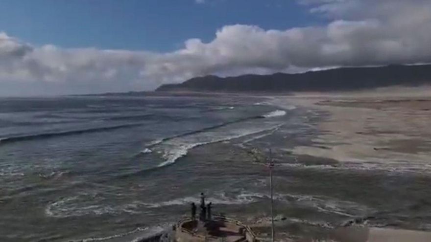 Un tsunami de casi dos metros llega a la costa de Chile tras la erupción en Tonga