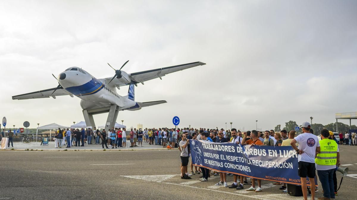 Industria media en el conflicto laboral de Airbus y cita a las partes este viernes