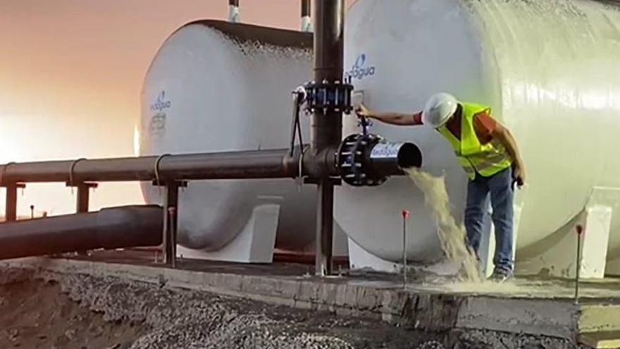 Primeras pruebas de las desaladoras portátiles que darán agua a las fincas afectadas de La Palma