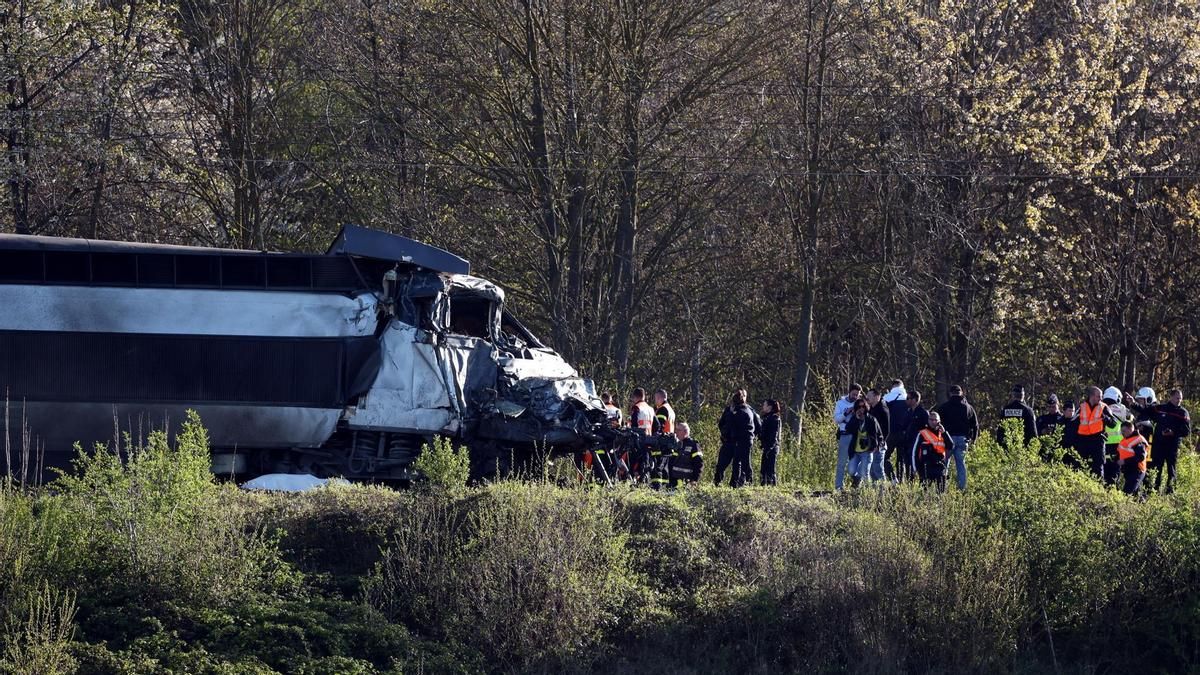 Un muerto y al menos una decena de heridos tras chocar un tren de alta velocidad con un camión militar en el norte de Francia