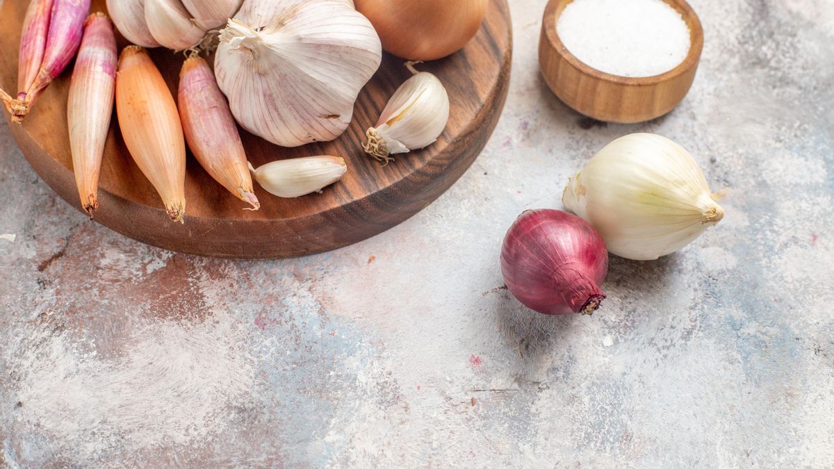 마늘과 양파, 특히 전자는 고대부터 치유 요리법에 사용되어 왔습니다.