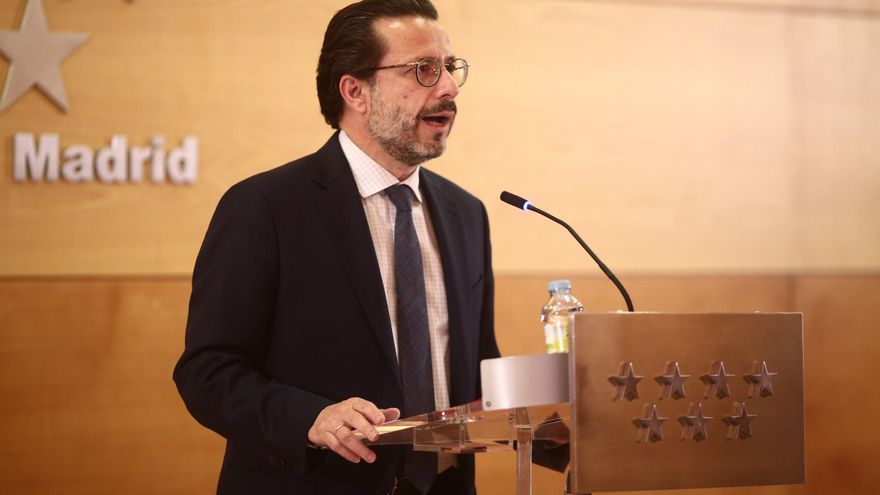 Archivo - El consejero de Economía, Hacienda y Empleo, Javier Fernández-Lasquetty, en una rueda de prensa en la Real Casa de Correos de Madrid.