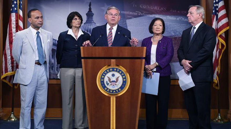 Demócratas de EE.UU. piden tratar como refugiados a los menores inmigrantes