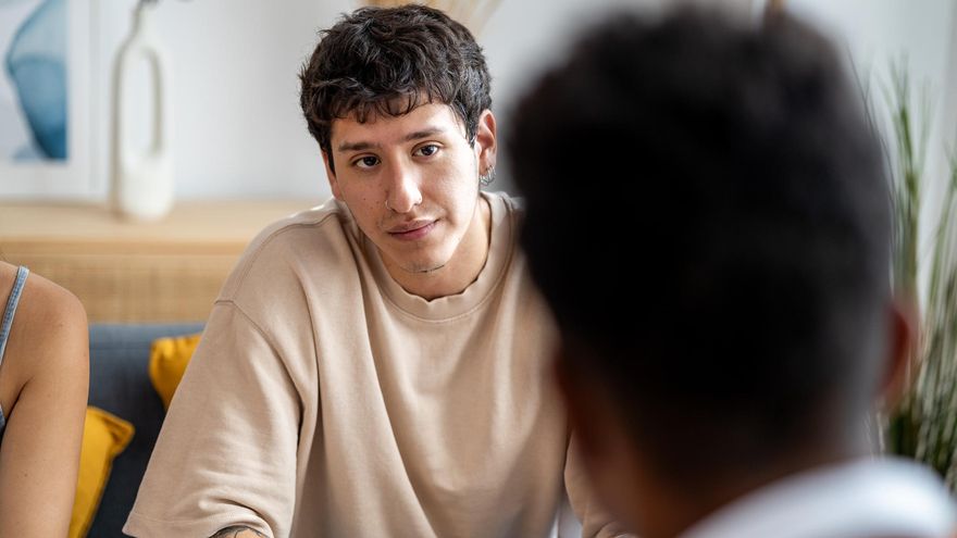 Una psicóloga advierte sobre el riesgo de crear conflictos innecesarios cuando una pareja se lo cuenta todo: "La confianza no es eso"