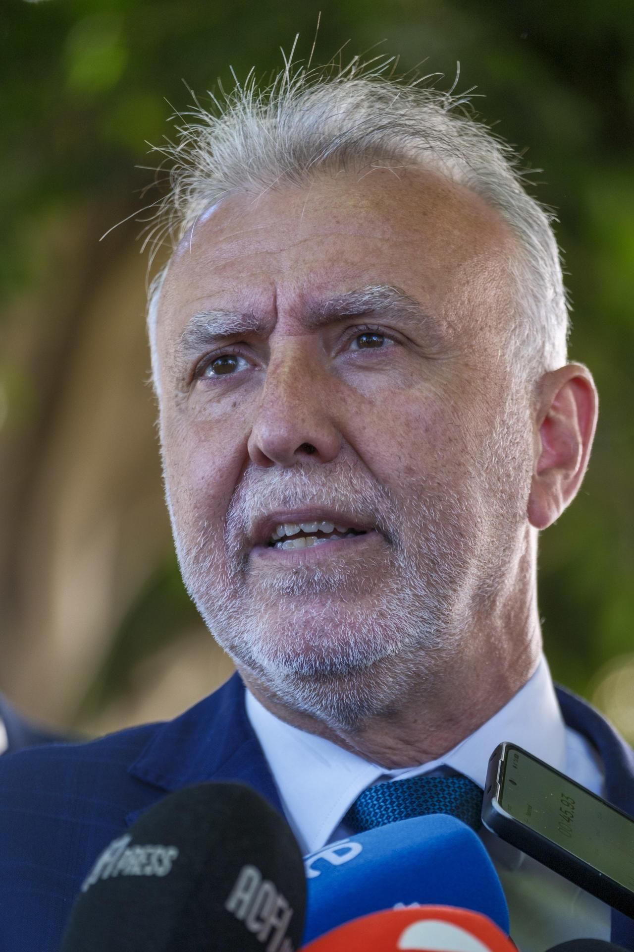 El ministro de Política Territorial y Memoria Democrática, Ángel Víctor Torres, este lunes, en declaraciones a los medios durante una visita al municipio grancanario de Teror.