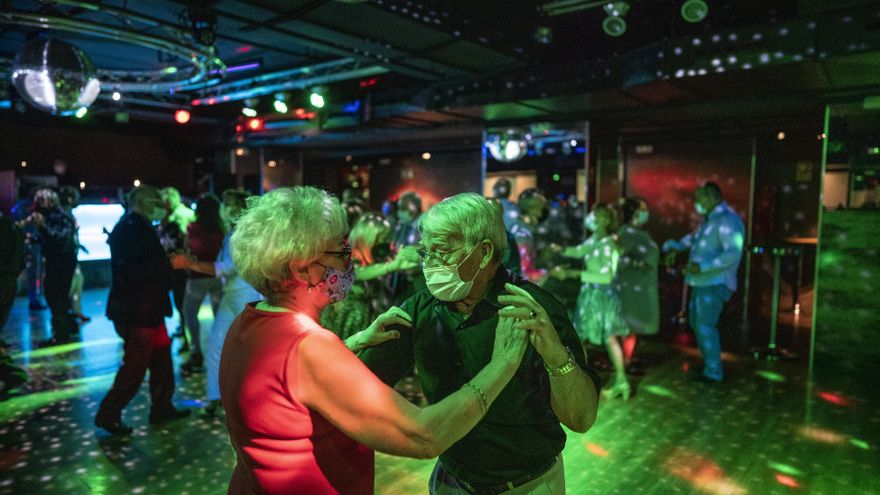Los mayores regresan a sus salas de fiesta: 