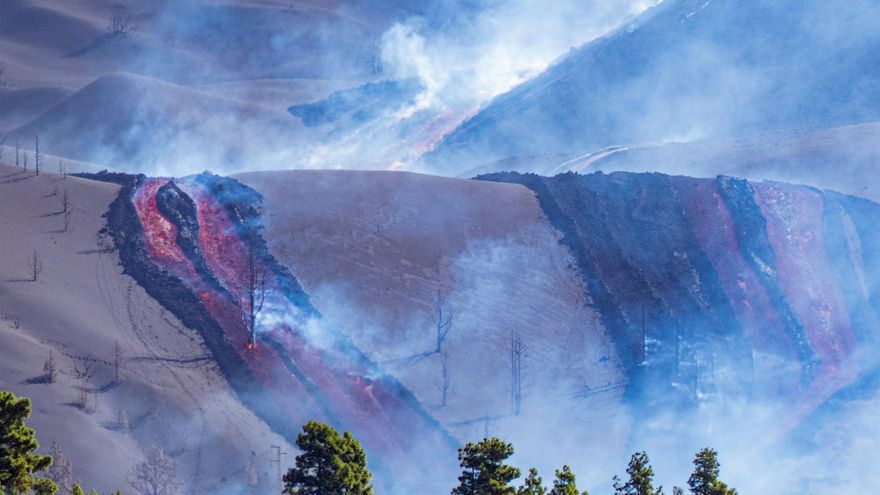 Una nueva colada se desborda en la zona norte del volcán de La Palma y amenaza a La Laguna
