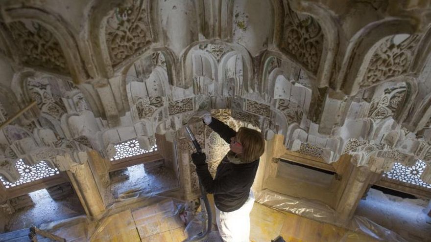 Un estudio descubre deformaciones en los mocárabes de la Alhambra