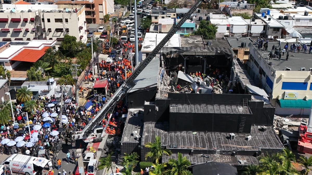 Trabajos de rescate en la discoteca Jet Set en Santo Domingo.