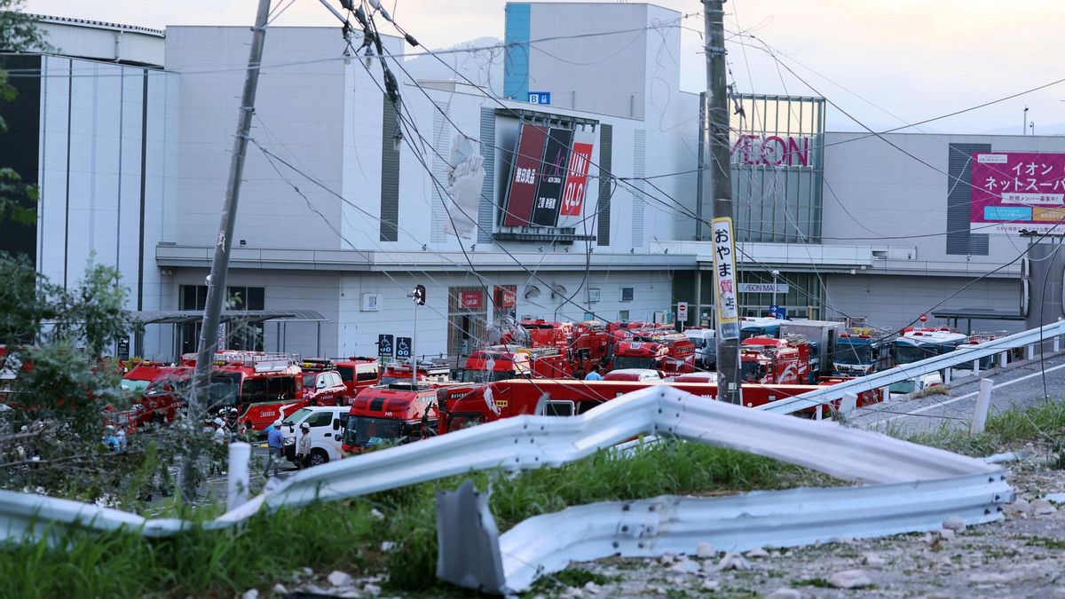 Japón busca contra el reloj a supervivientes del terremoto de 7,1 que deja 13 muertos por el momento