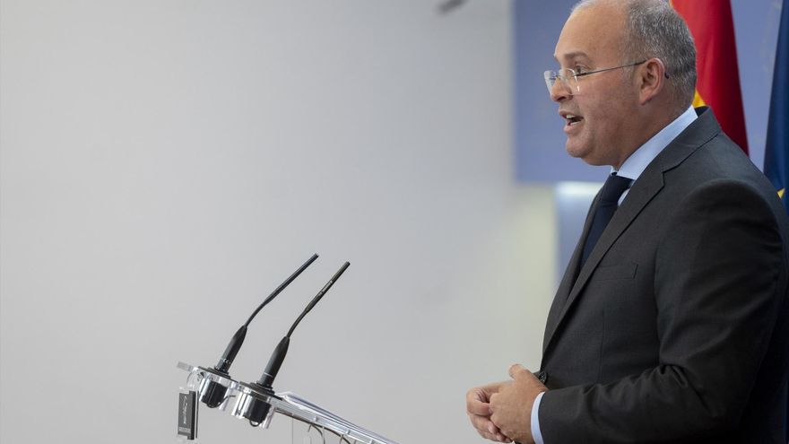 El portavoz del PP en el Congreso, Miguel Tellado, durante una rueda de prensa posterior a la reunión de la Junta de Portavoces, en el Congreso de los Diputados, a 17 de septiembre de 2024, en Madrid (España).