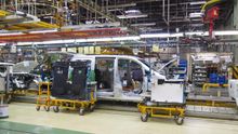 Los trabajadores de Nissan asumen que la empresa cerrará su planta de Barcelona