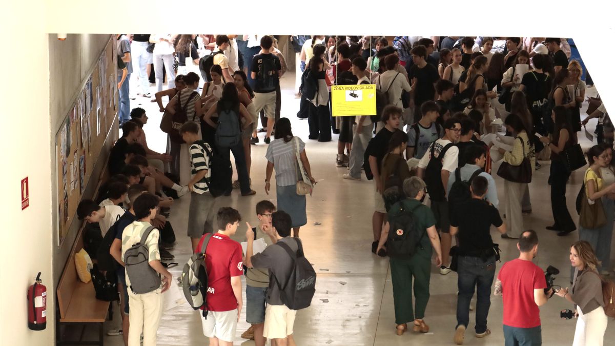 Alumnado que se presenta a la PAU en Zaragoza