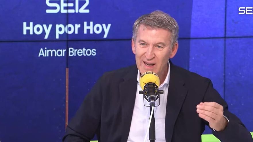 Alberto Núñez Feijóo en una entrevista en la Cadena Ser