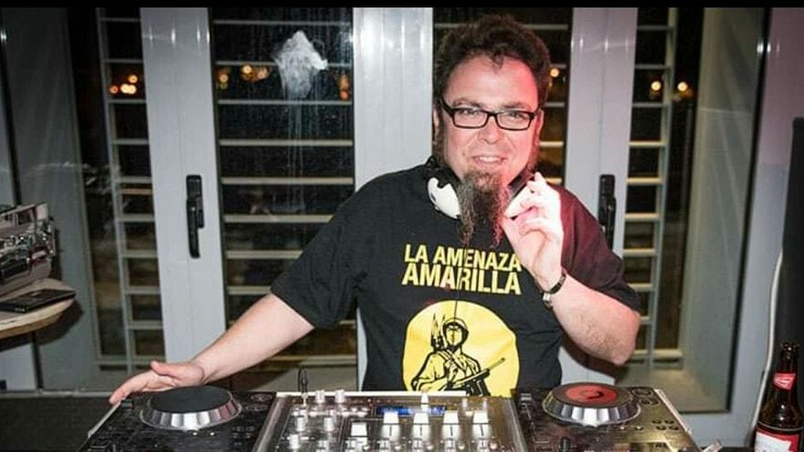 El Chino, pinchando en el Ambigú.