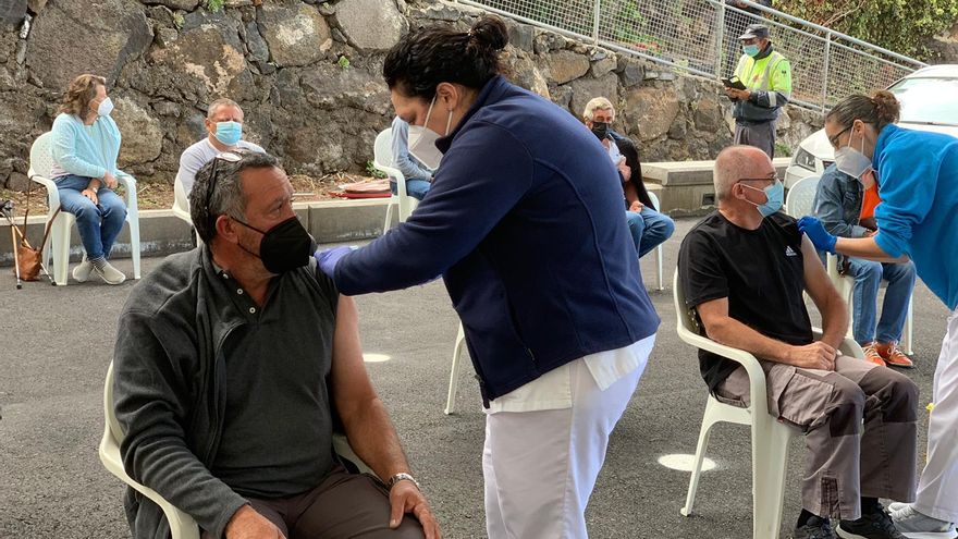 Vacunación frente a la COVID-19 a personas de entre 60 y 65 años en La Palma