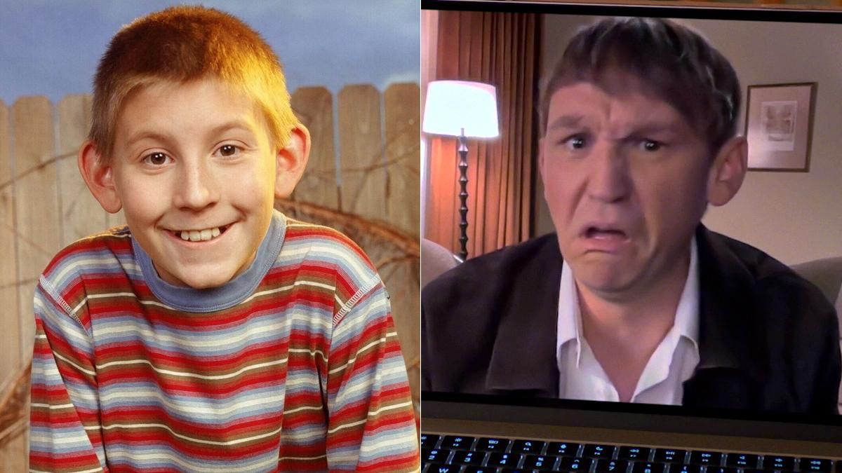 Erik Per Sullivan como Dewey, y su sustituto Caleb Ellsworth Clark en una imagen de la serie