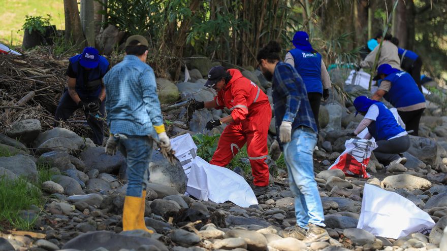 Recogen en río de Ecuador más de 435 kilos de plásticos para evitar que lleguen al océano