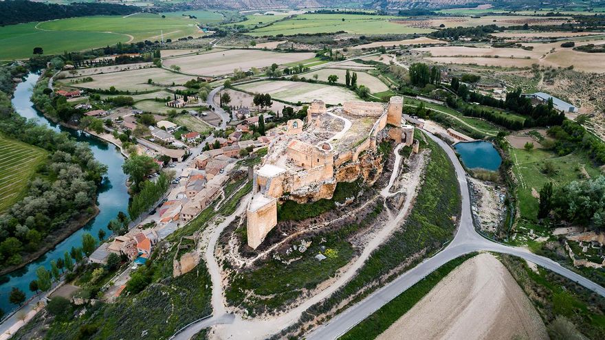 Castillo de Zorita, en Guadalajara, al que bordea el río Tajo