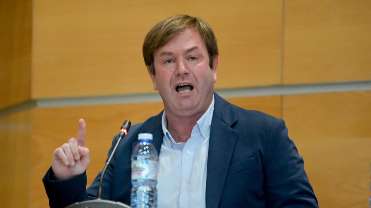 El alcalde de Sada, Benito Portela, en un pleno municipal