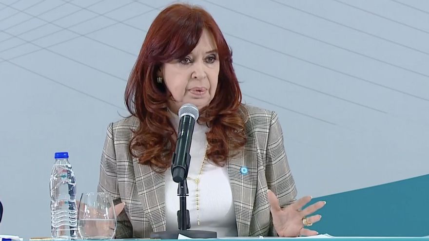 CFK le respondió a Milei: "A quienes te votaron de buena fe no les va a alcanzar la vida para arrepentirse de haberlo hecho"