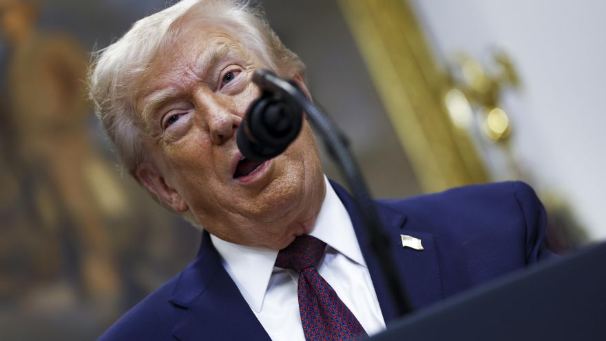 Trump asegura que ha tenido una llamada "muy positiva y productiva" con Putin antes de reunirse con Zelenski