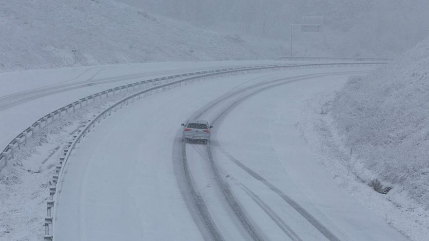 Temporal de nieve en la comarca del Bierzo. / César Sánchez