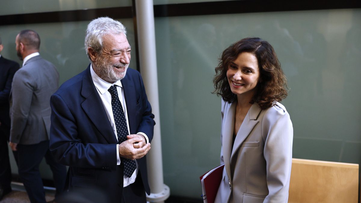 Isabel Díaz Ayuso junto a su jefe de gabinete, Miguel Ángel Rodríguez.