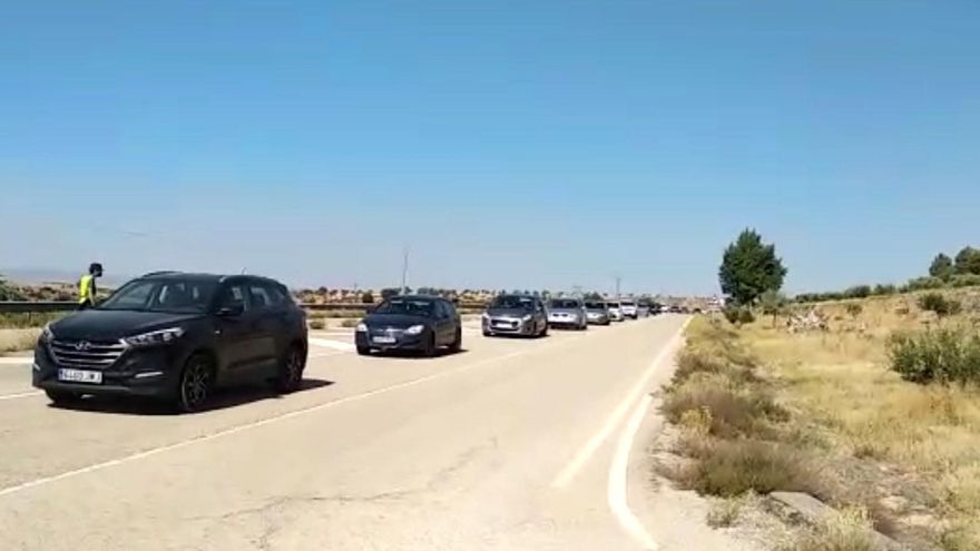 Una caravana recorrió la distancia entre Tinajas y Gascueña (Cuenca) contra las macrogranjas