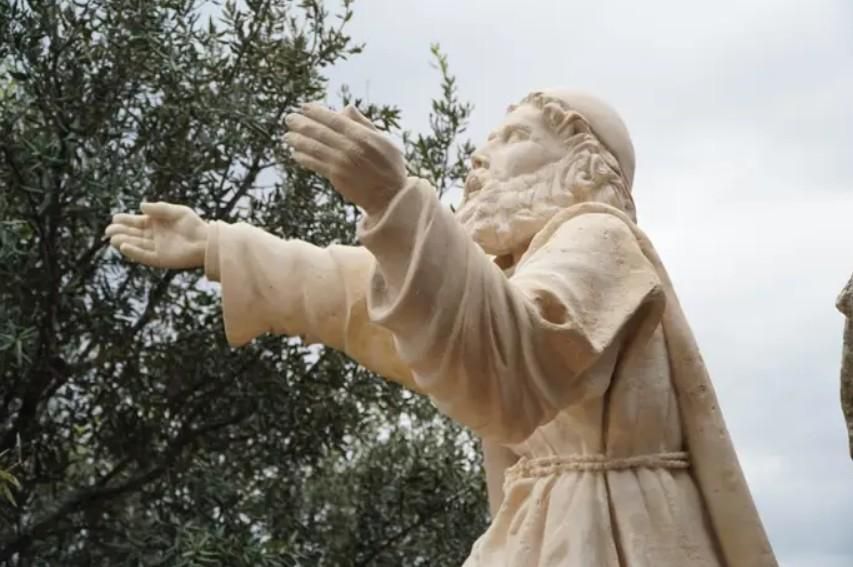 Estàtua de Ramon Llull, al Santuari de Cura