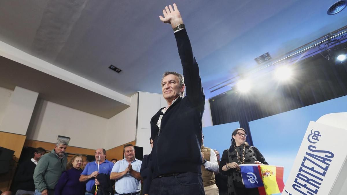 Feijoo cierra la campaña del PP en El Bierzo prometiendo ejecutar la autovía Ponferrada-Orense si llega al Gobierno