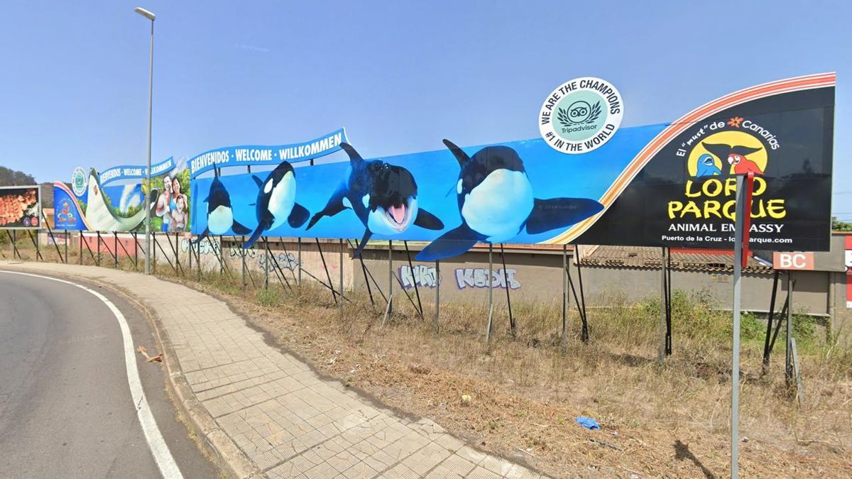 Cartel de Loro Parque en el aeropuerto de Tenerife Norte