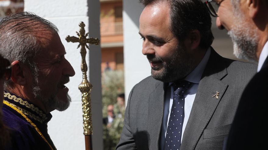 El presidente del Partido Popular de Castilla-La Mancha, Paco Núñez, en la Semana Santa Calatrava, declarada de Interés Turístico Nacional, en Aldea del Rey.