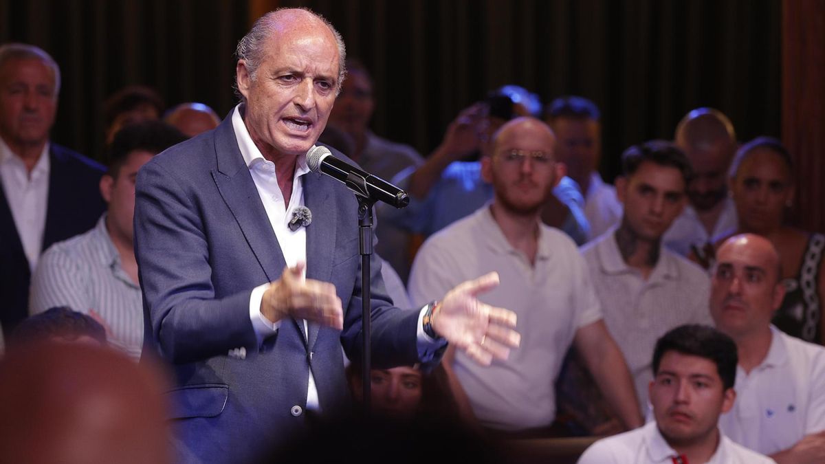Francisco Camps en la presentación de su candidatura a la presidencia del PP valenciano.