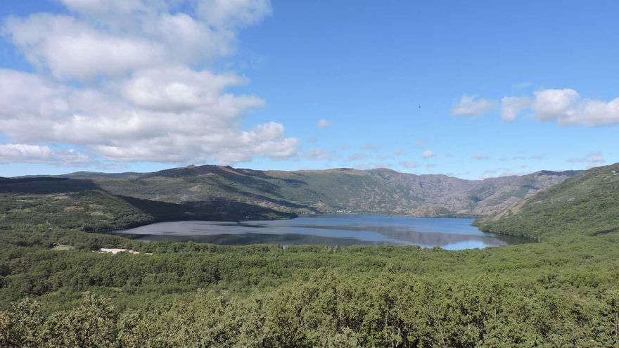 Este rincón de Zamora esconde uno de los lagos de origen glaciar más grandes de Europa