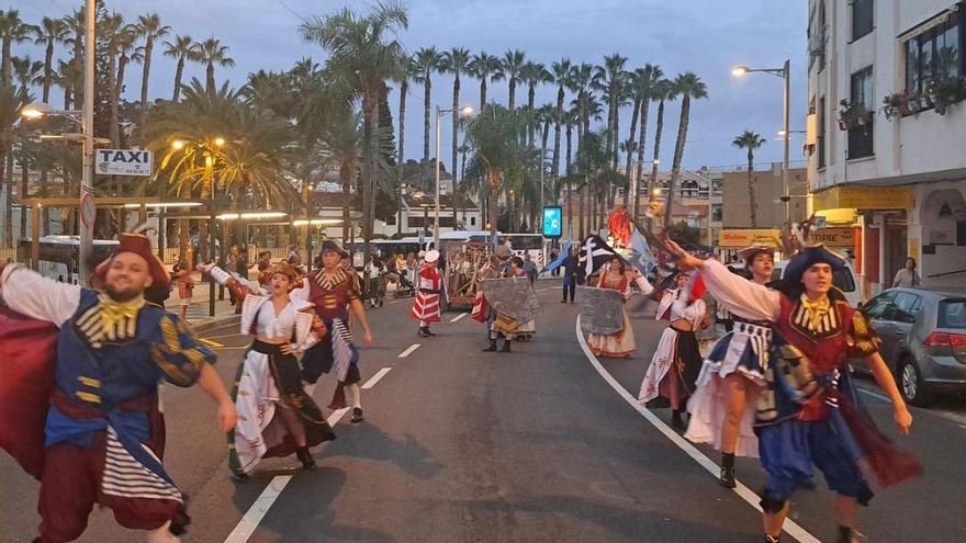 Los Perchas de Mota del Cuervo participan en un desfile histórico en Almuñécar