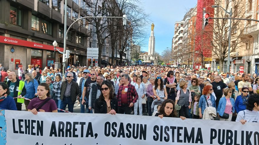 Miles de personas se manifiestan contra el Gobierno vasco por “desmantelar” Osakidetza y “tener EEUU como modelo” sanitario