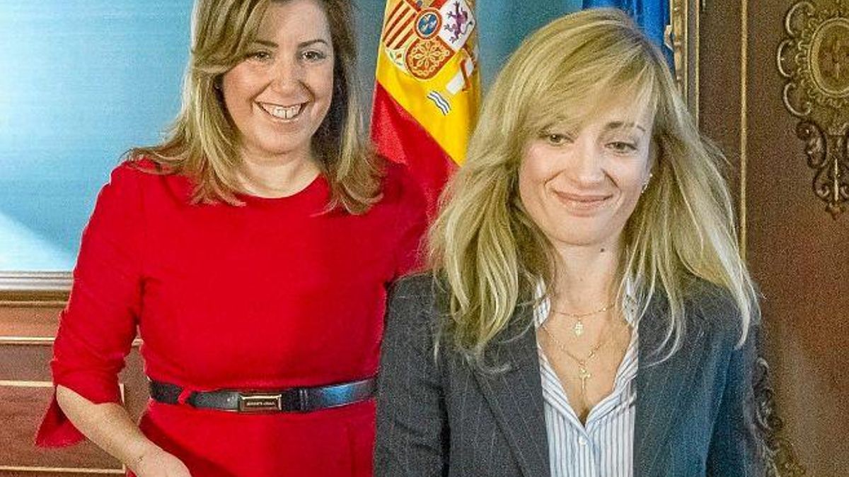 La presidenta de la Junta, Susana Díaz, con la líder de UGT-A, Carmen Castilla, el pasado 12 de marzo. EFE