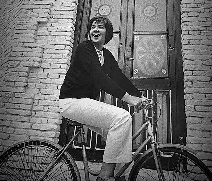 María Elena Walsh fotografiada por Sara Facio en 1971