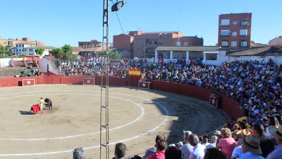 El gobierno municipal de PP y Vox de Torrijos comprará por 500.000 euros la plaza de toros que alquila por 7.000