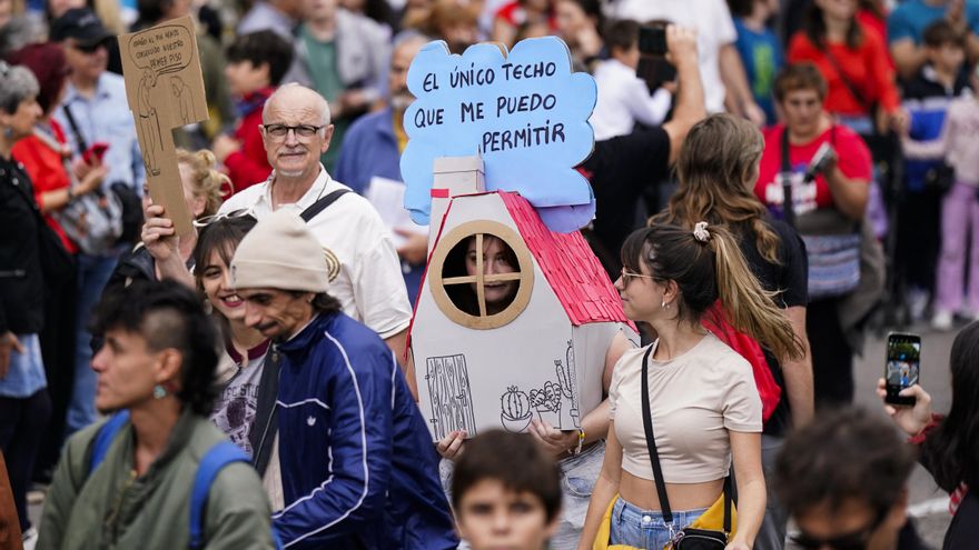 Una gran manifestación recorre Madrid para reivindicar que “la vivienda no es un negocio”