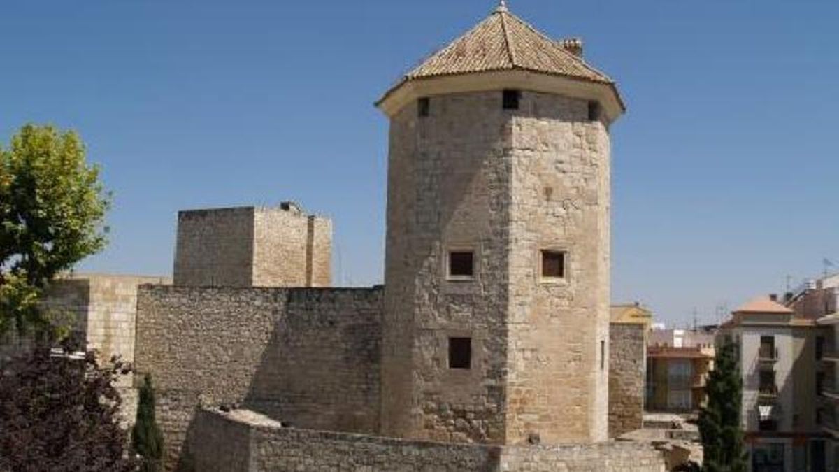 Se derrumba parte del muro del Castillo del Moral de Lucena